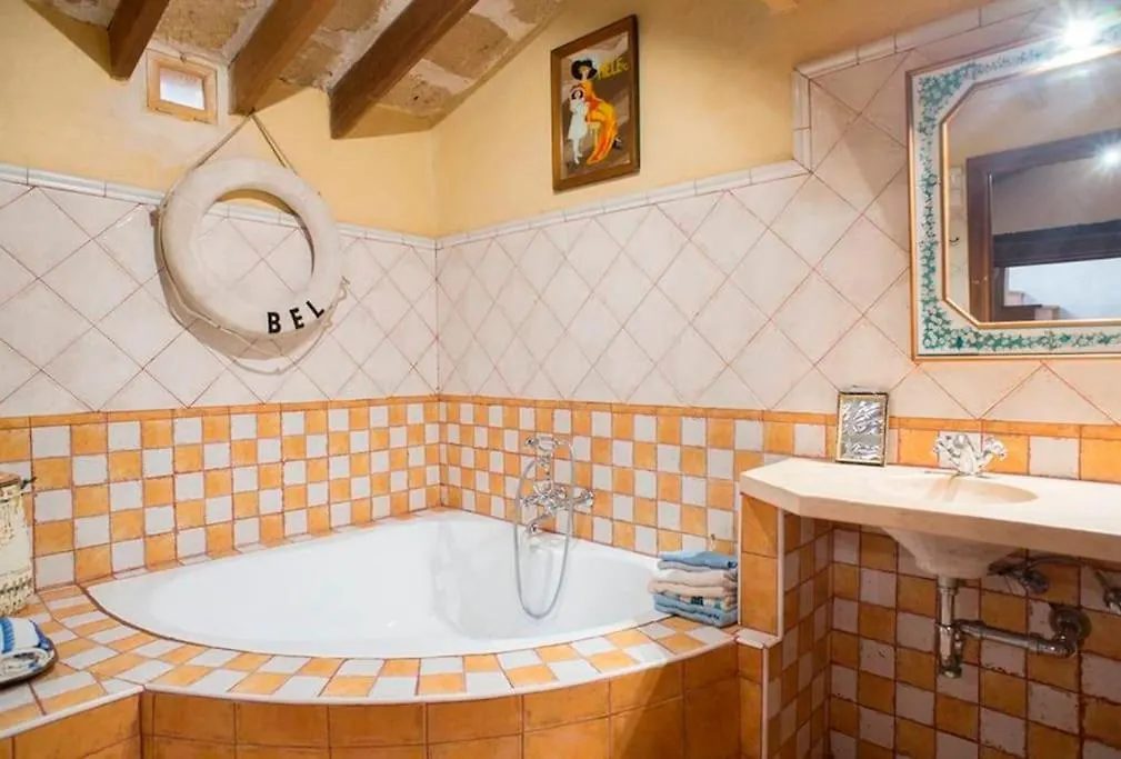 リュックマヨール Charming Townhouse 7 Pax Wifi/Aircon - Ca'S Padriヴィラ 0*,  スペイン